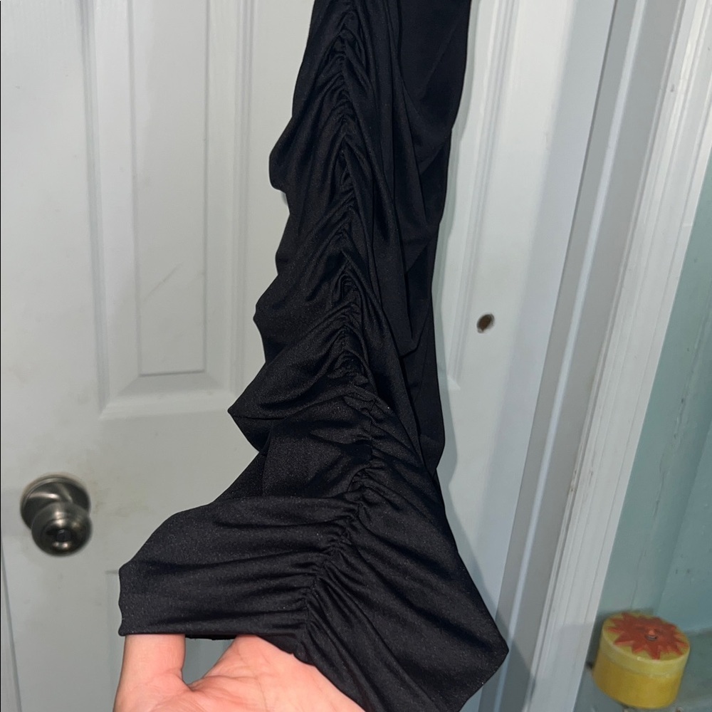 Forever 21 Classic Black Dress - Picture 4 of 7